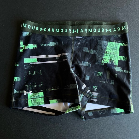 UA Compression Shorts - Large - Picture 1 of 3